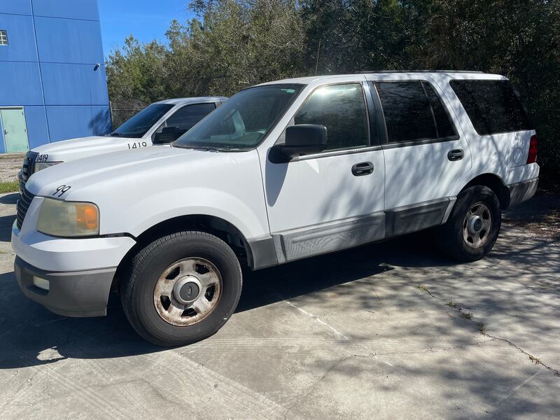 SJC has this 2004 Ford Expedition XLT up for grabs. Come to the Friday viewing to see it in person before placing a bid.