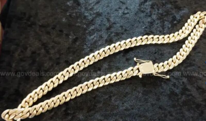 A 10K, 22 inch gold necklace is waiting for a new owner.