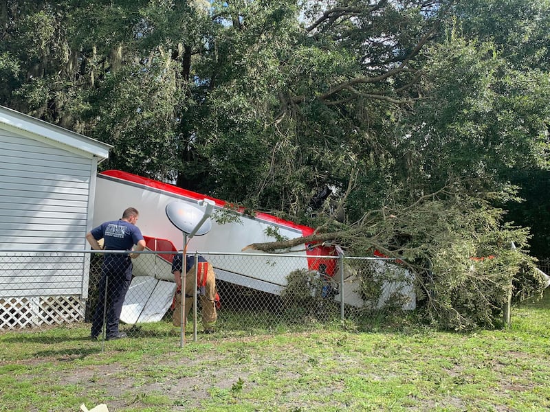 Plane crashes into backyard in Hilliard