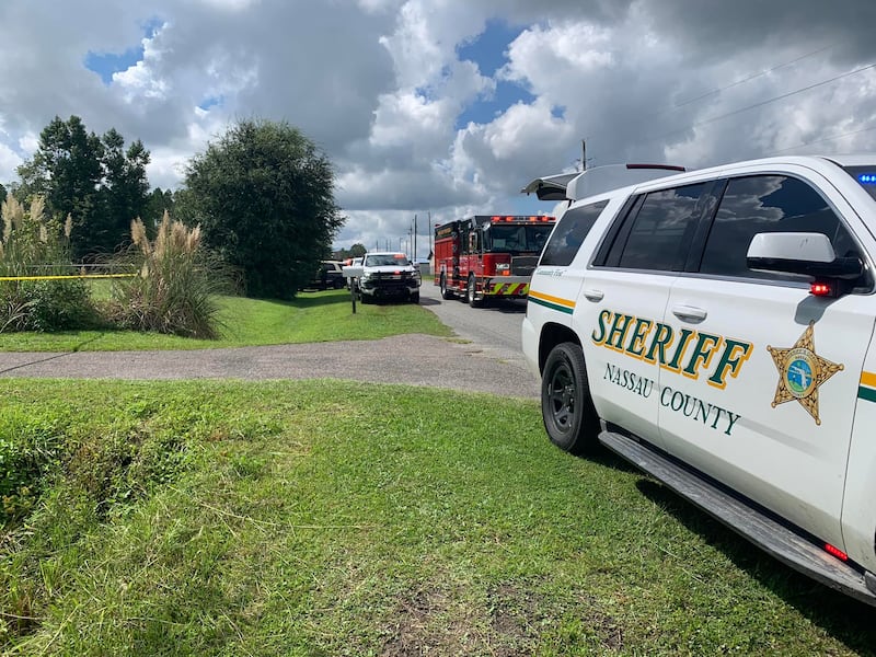 Plane crashes into backyard in Hilliard