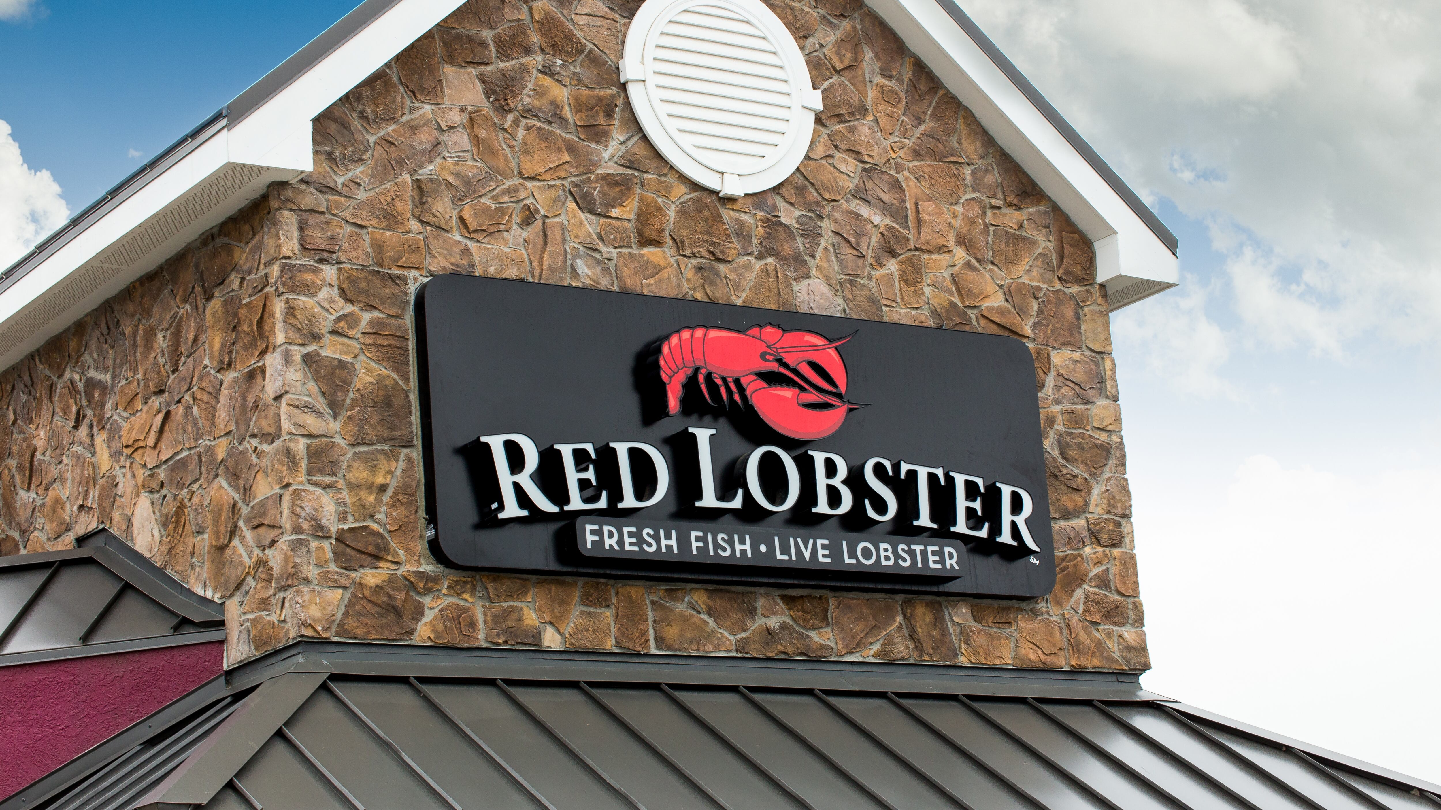 Red Lobster restaurant exterior.