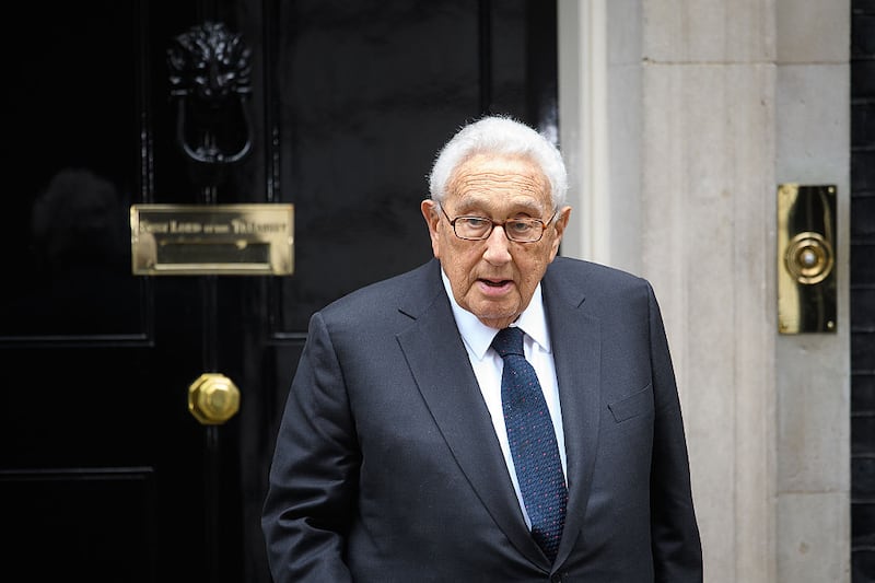 LONDON, ENGLAND - OCTOBER 25:  Former US Diplomat Henry Kissinger leaves following a meeting with British Prime Minister Theresa May at 10 Downing Street on October 25, 2016 in London, England. The former US Secretary of State is visiting the UK to help raise money for the care of and to keep open to the public Sir Edward Heath's country home.  (Photo by Leon Neal/Getty Images)