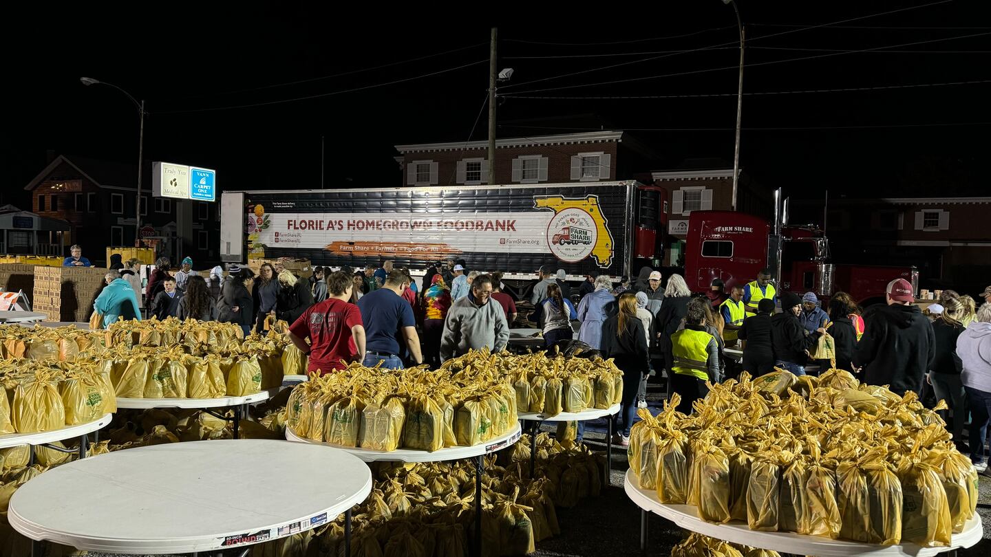 400 families receive food at Farm Share.