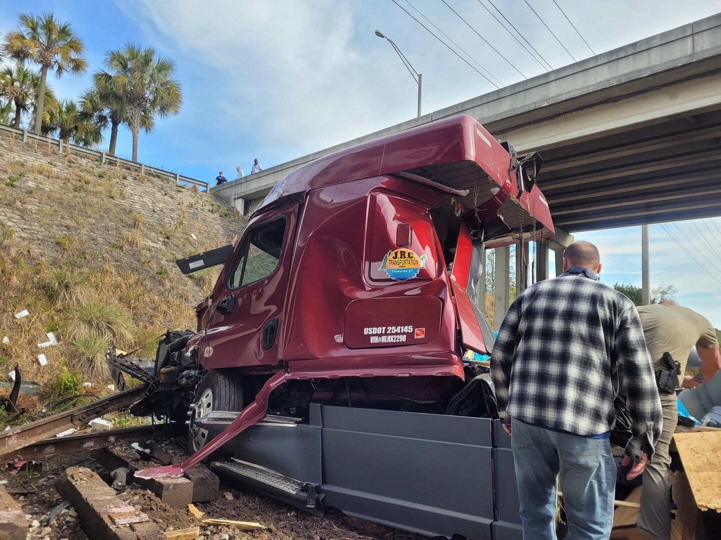 Semi-truck driver dies after crashing onto railroad tracks below I-295 near Commonwealth, FHP says.